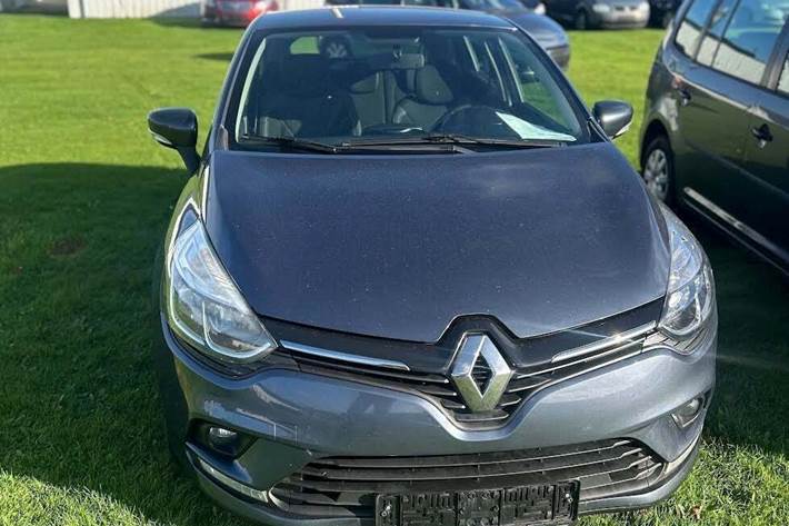 Grå Renault Clio IV fra 2016
