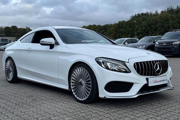 Hvid Mercedes C220 d fra 2016 set udefra