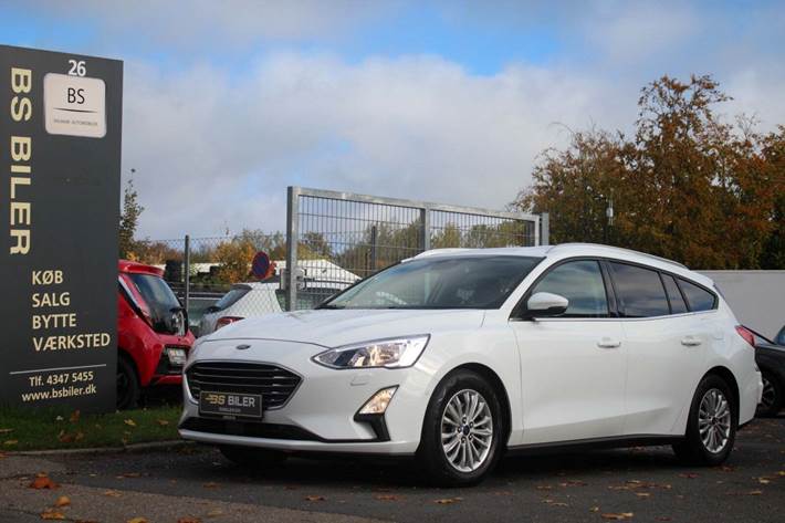 Hvid Ford Focus fra 2019 set udefra