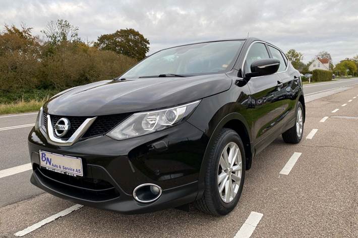 Sort Nissan Qashqai fra 2014 set udefra