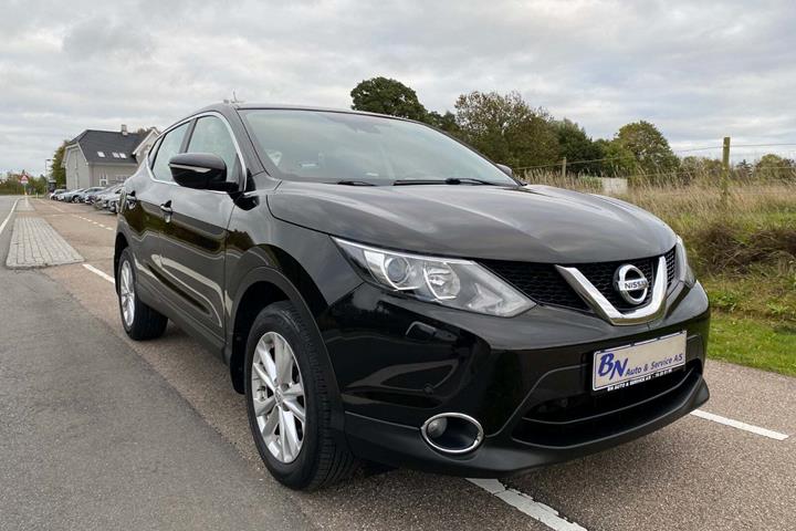 Sort Nissan Qashqai fra 2014 set udefra