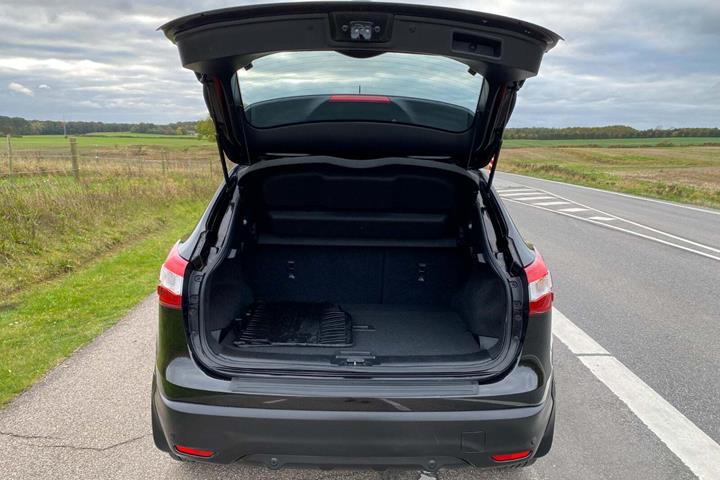 Sort Nissan Qashqai fra 2014