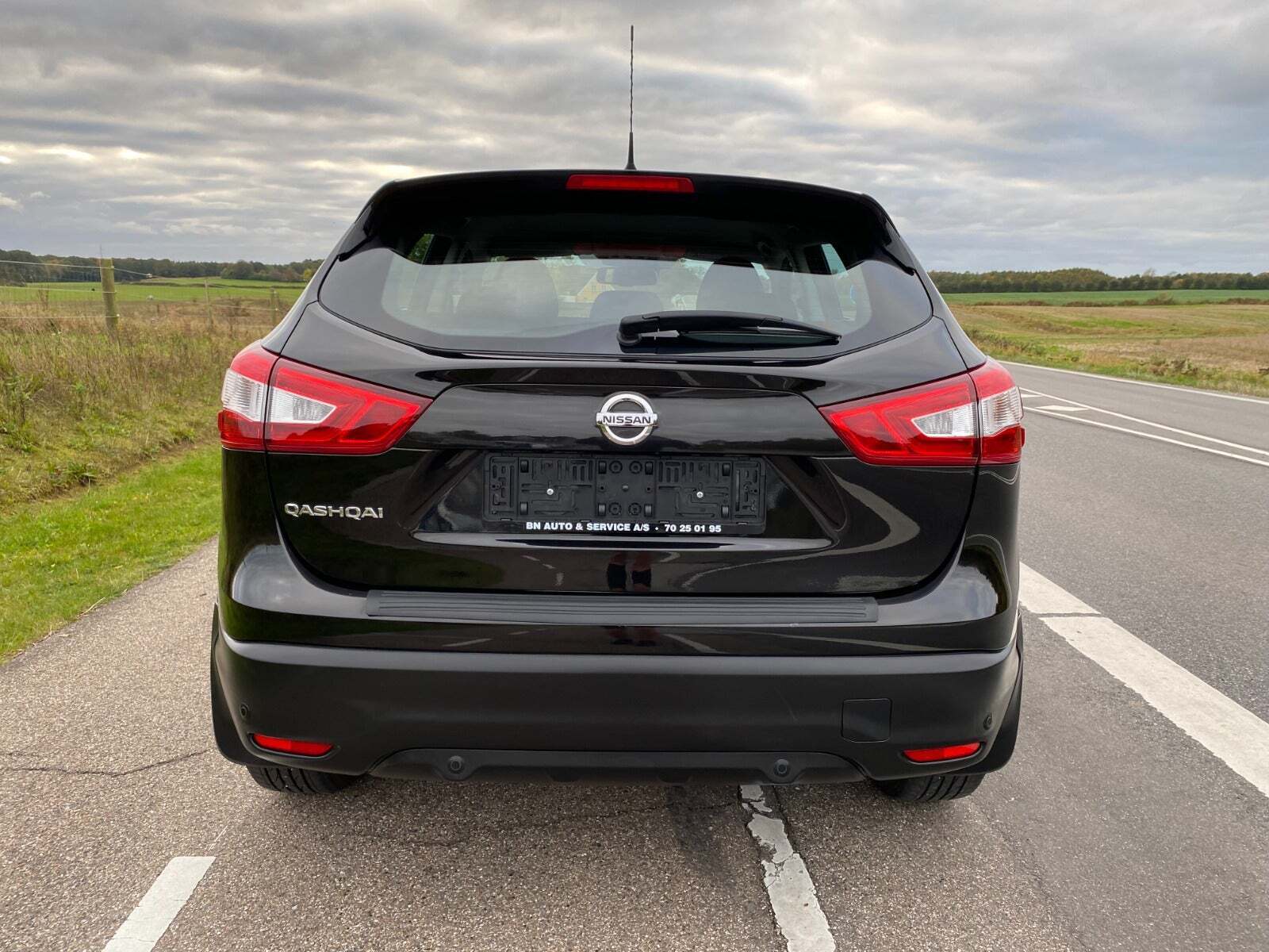 Sort Nissan Qashqai fra 2014