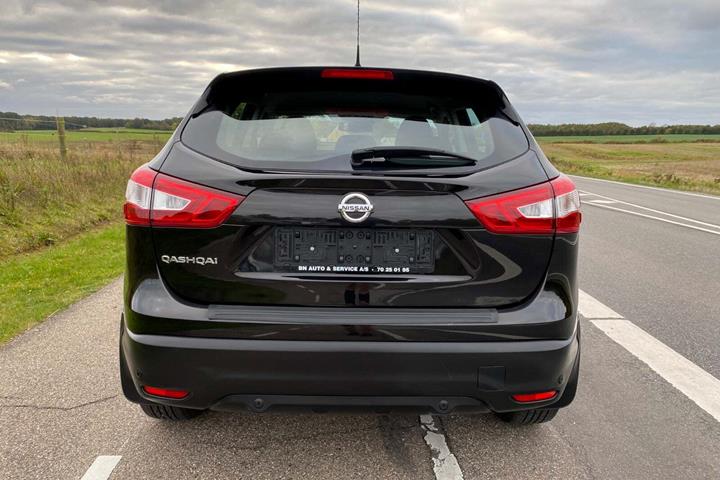 Sort Nissan Qashqai fra 2014