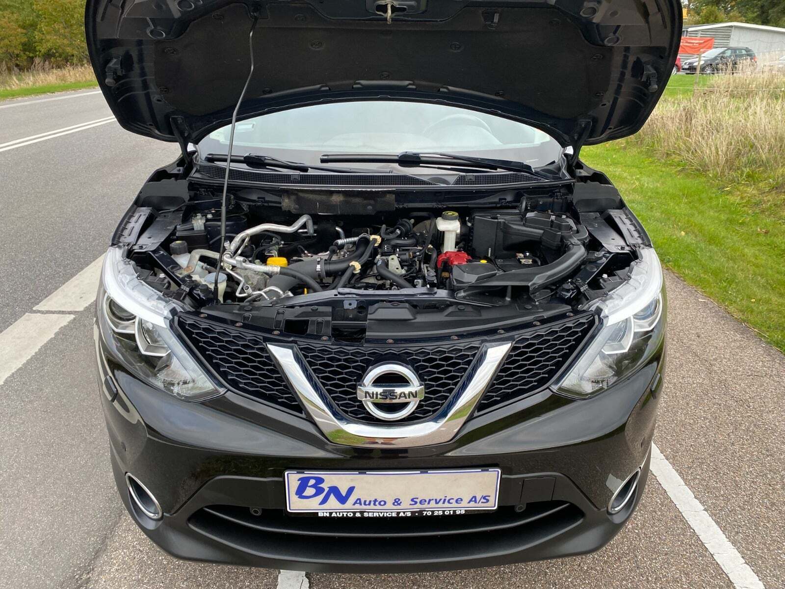Sort Nissan Qashqai fra 2014