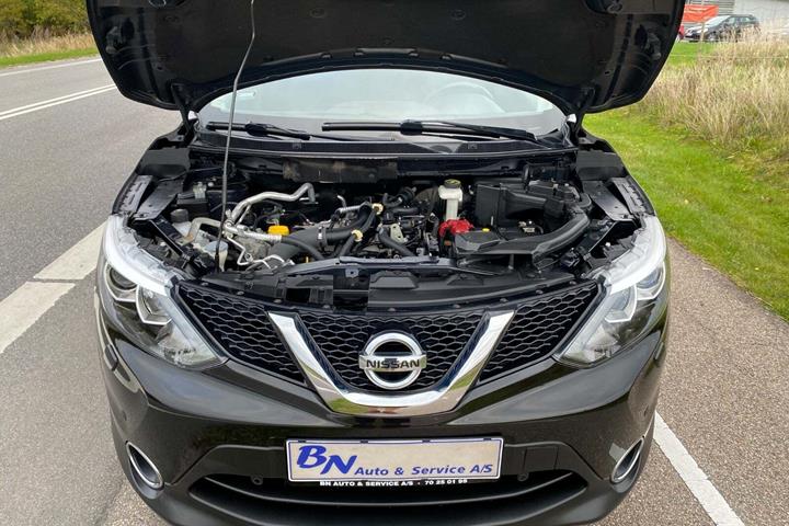 Sort Nissan Qashqai fra 2014