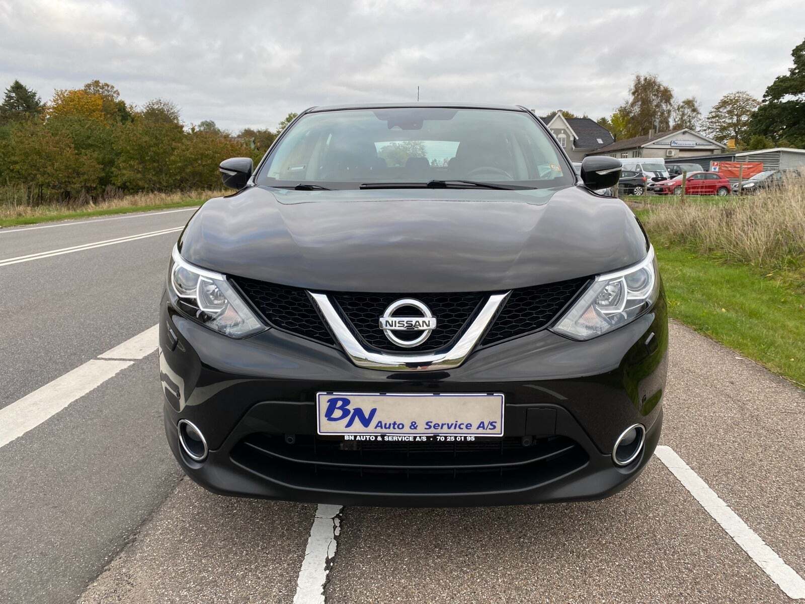 Sort Nissan Qashqai fra 2014