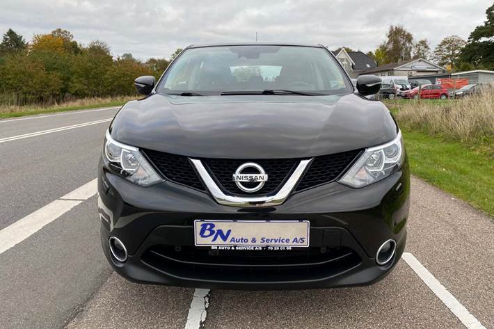 Sort Nissan Qashqai fra 2014