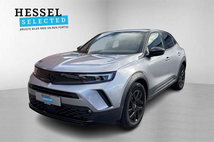 Beige Opel Mokka-e fra 2021 set udefra