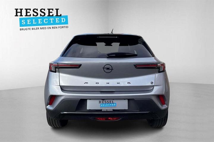 Beige Opel Mokka-e fra 2021