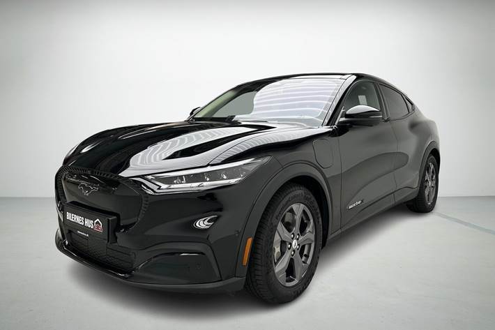 Sort Ford Mustang Mach-E fra 2022 set udefra