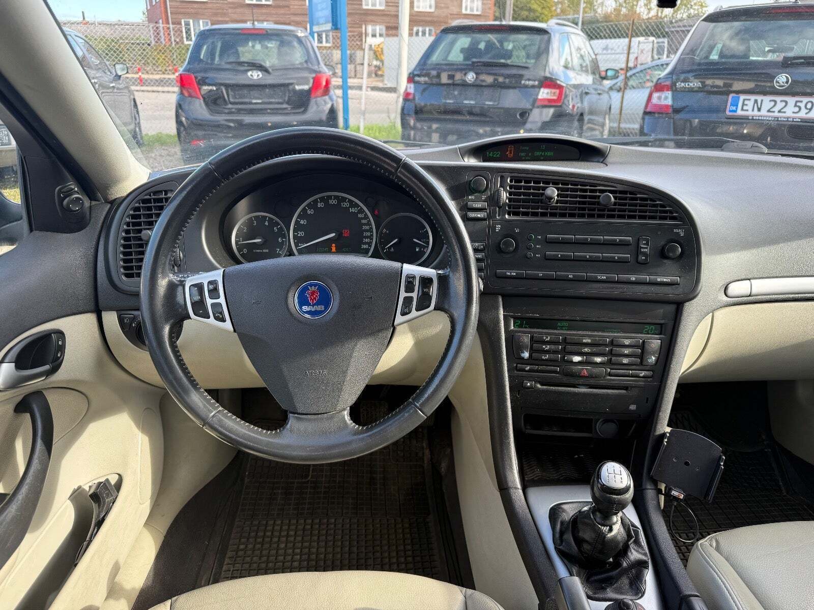 Grå Saab 9-3 fra 2005