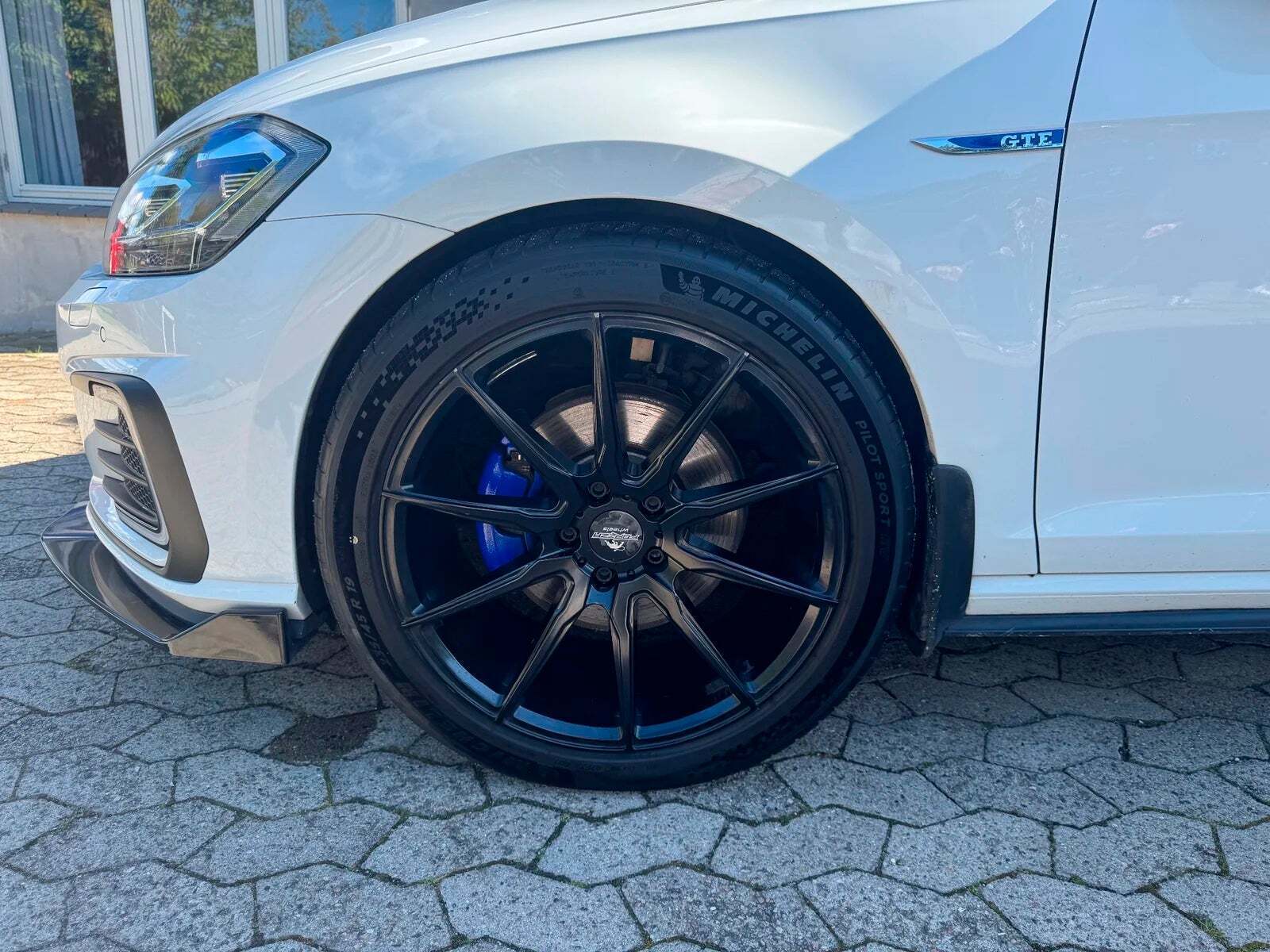 Hvid VW Golf VII fra 2020