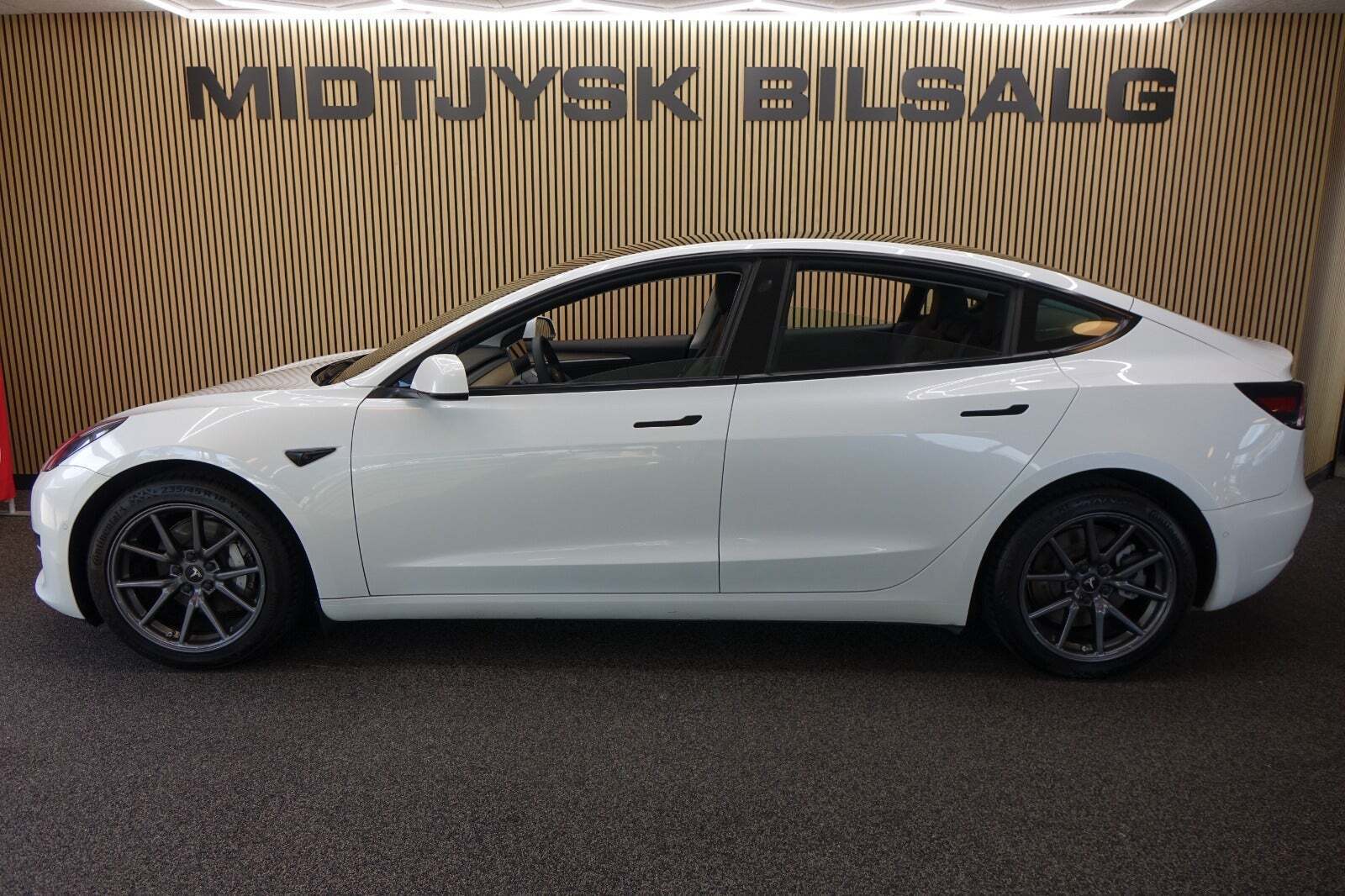 Tesla Model 3 Standard Range+ RWD