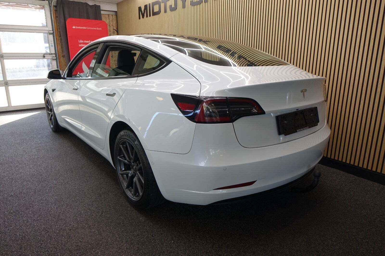 Hvid Tesla Model 3 fra 2021
