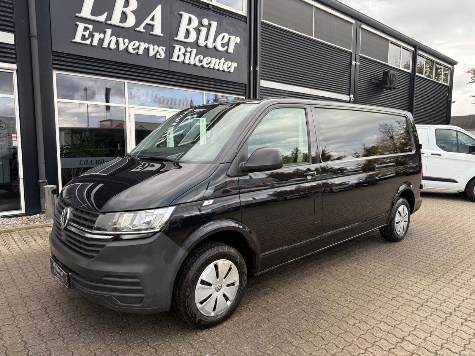 VW Transporter 2,0 TDi 150 Kassevogn DSG lang