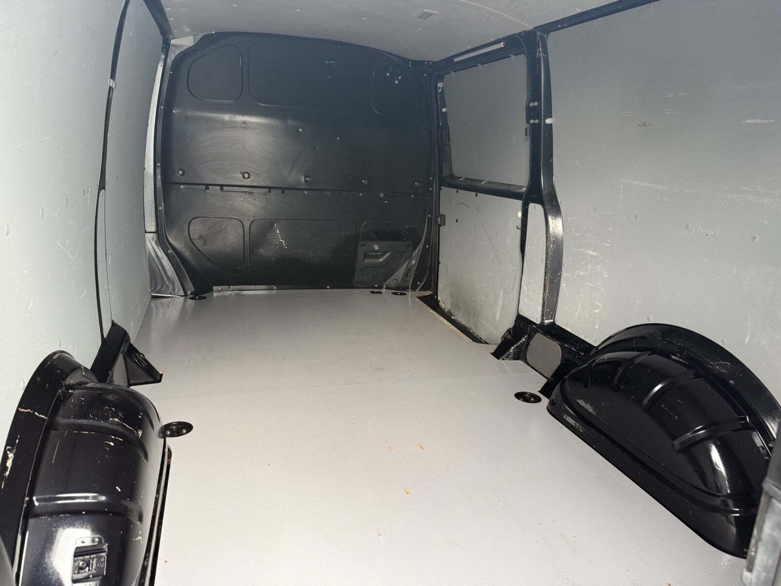Sort VW Transporter fra 2023