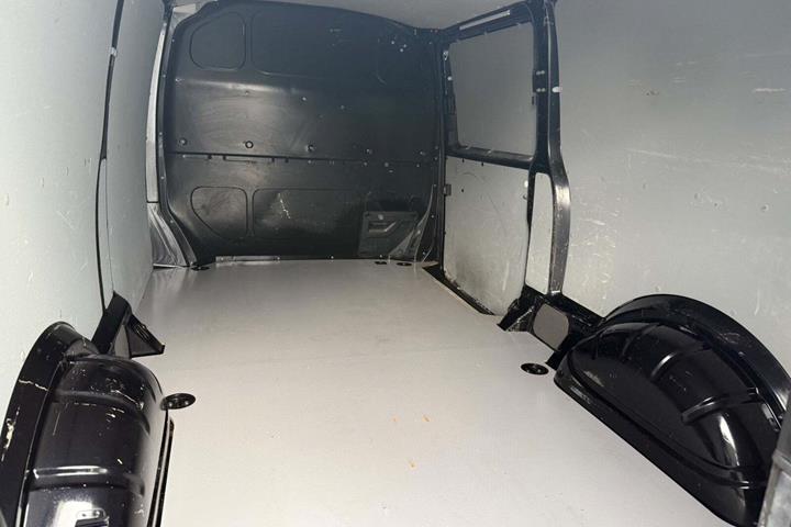 Sort VW Transporter fra 2023