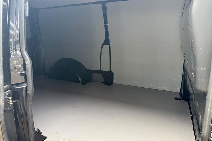Sort VW Transporter fra 2023