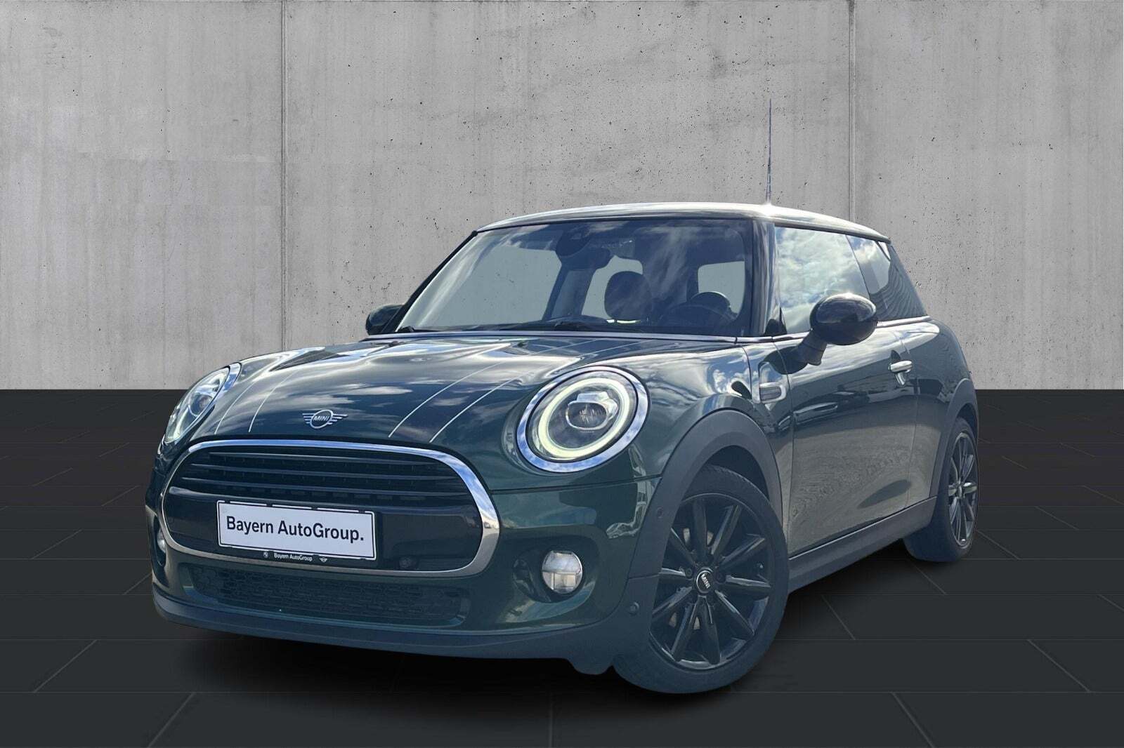 Grøn Mini Cooper fra 2019 set udefra