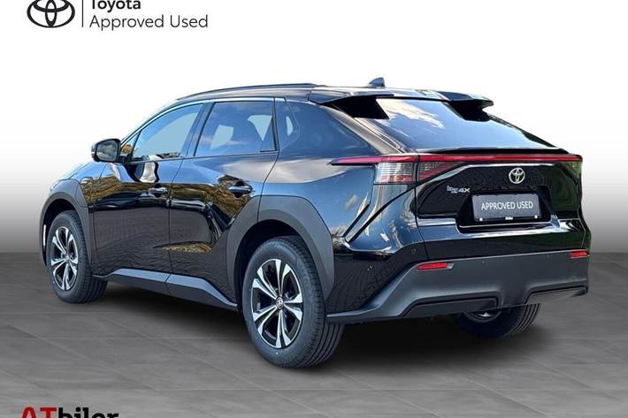 Sort Toyota BZ4X fra 2025