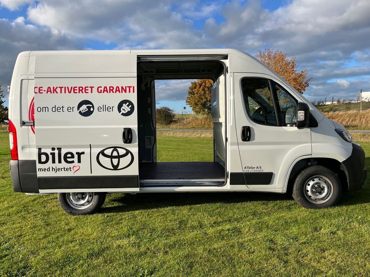 Hvid Toyota Proace Max fra 2024