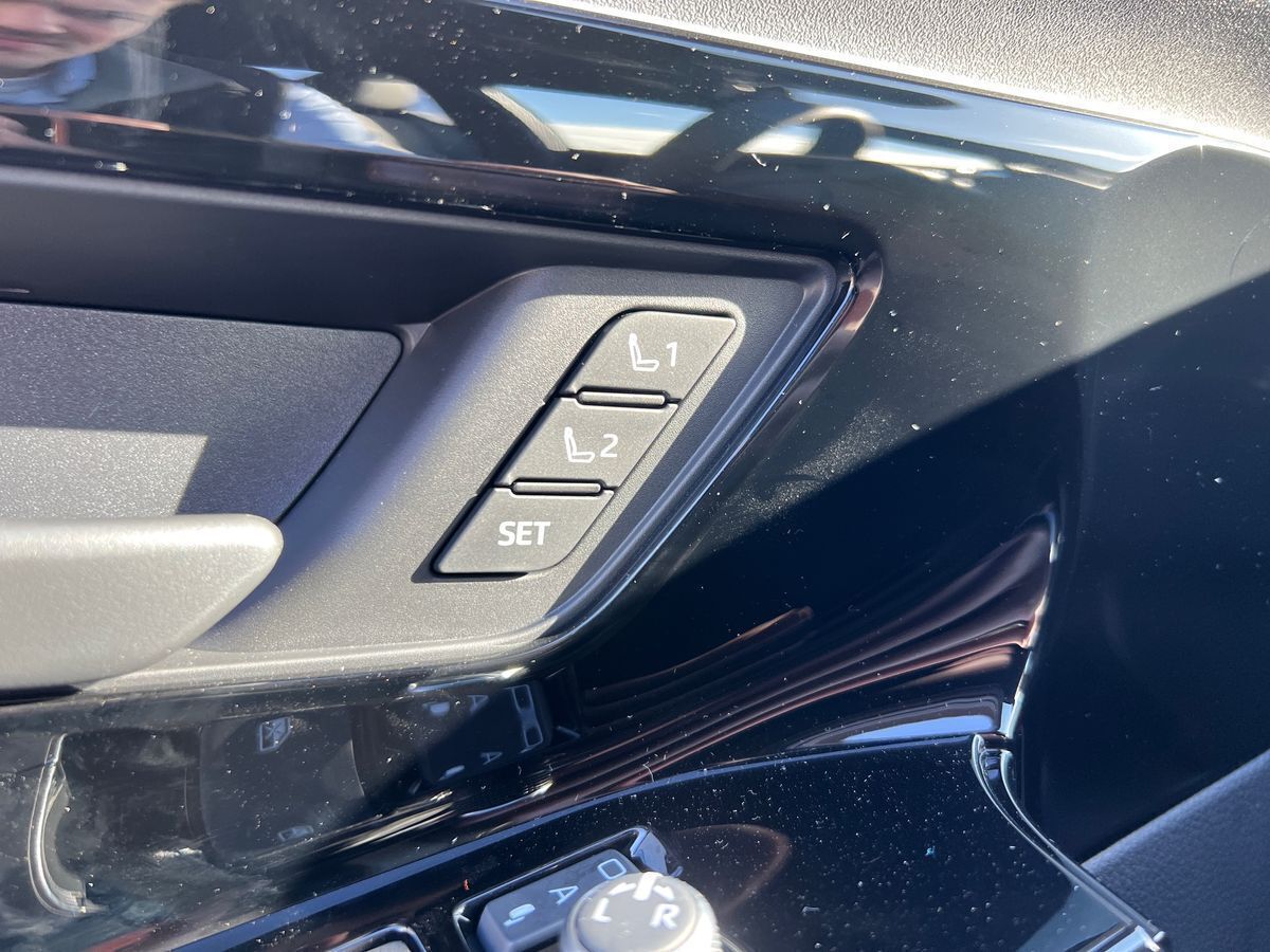 Sort Toyota BZ4X fra 2025