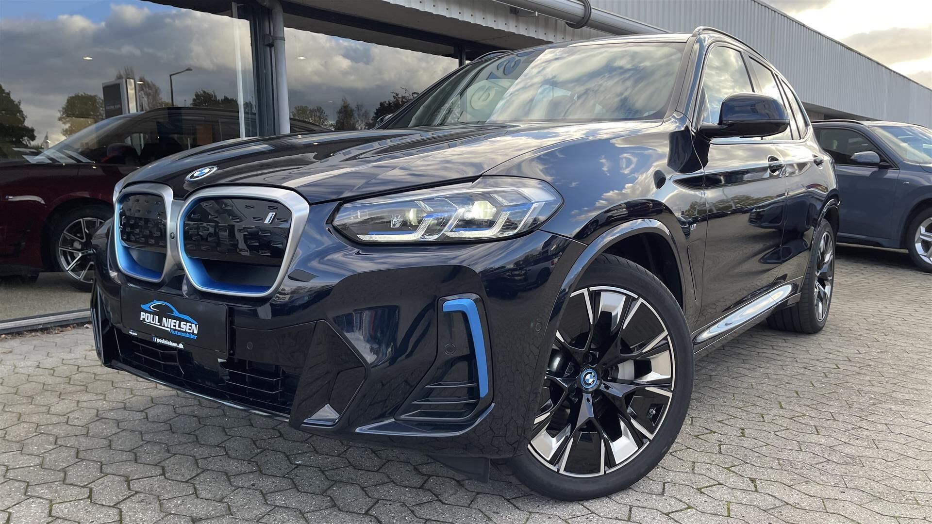 Sort BMW iX3 fra 2023