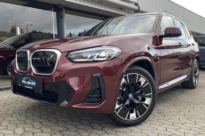 Rød BMW iX3 fra 2023