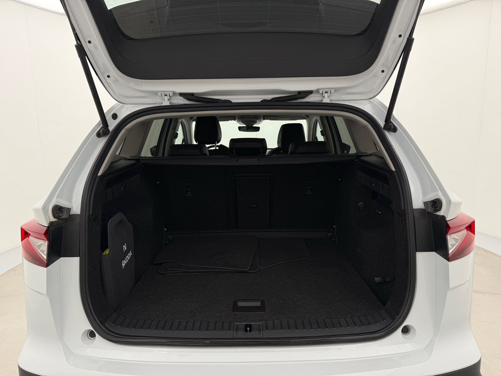 Hvid Skoda Enyaq iV fra 2022