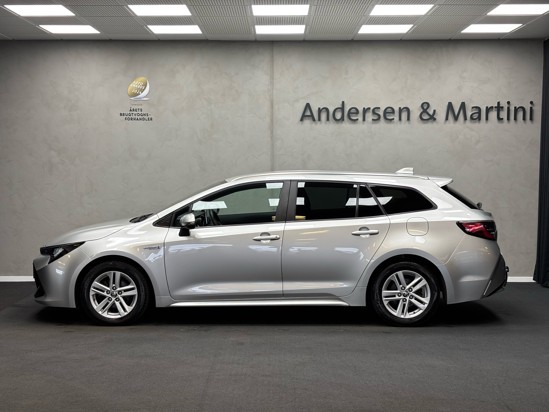 Toyota Corolla 1,8 Touring Sports Hybrid H3 Smart E-CVT 122HK Stc Trinl. Gear