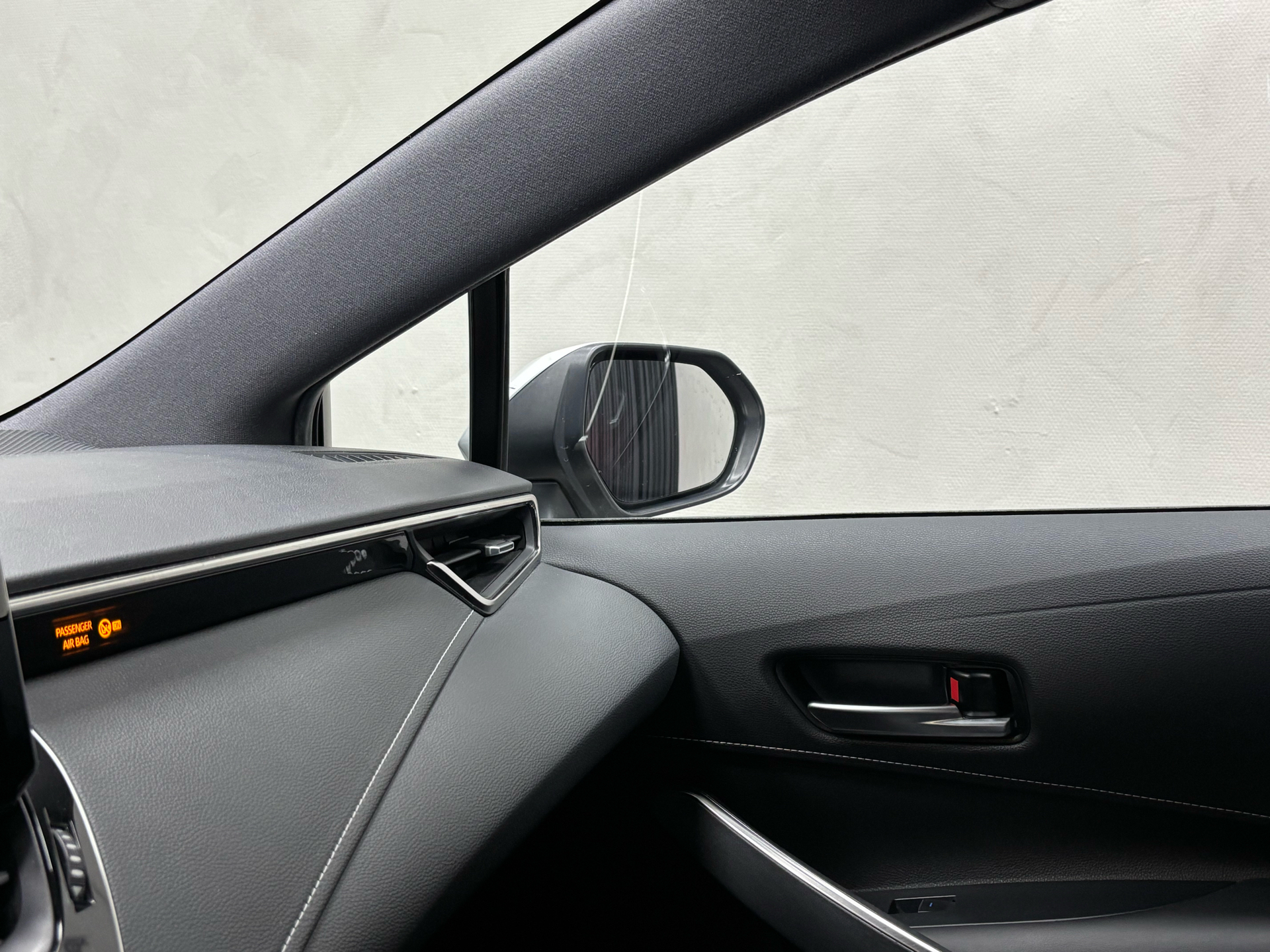 Sølv Toyota Corolla fra 2020