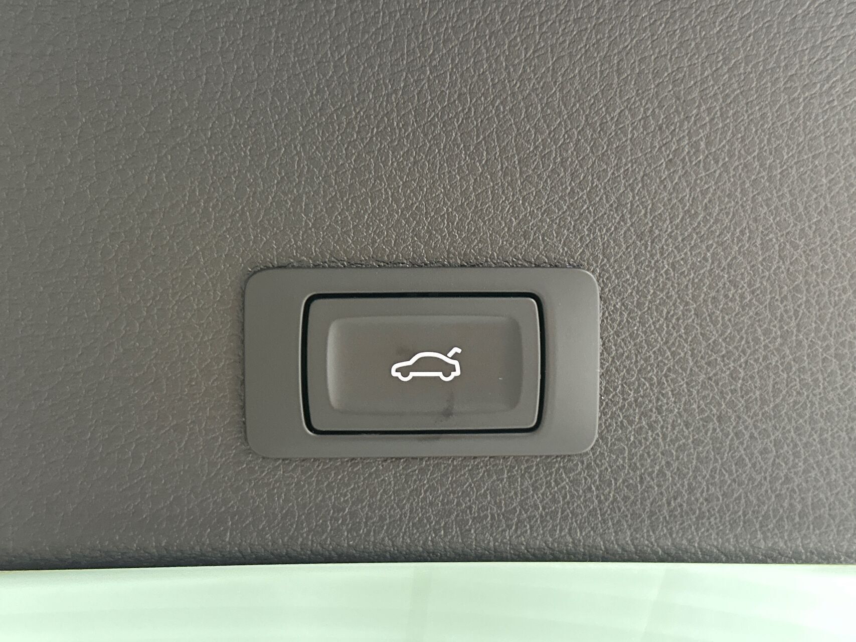 Grå Audi Q8 fra 2023