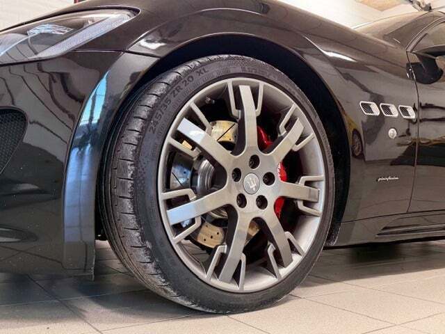 Sort Maserati GranCabrio fra 2013
