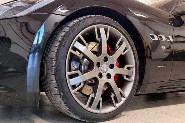 Sort Maserati GranCabrio fra 2013