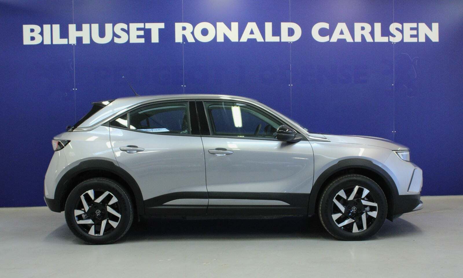 Sølv Opel Mokka-e fra 2024