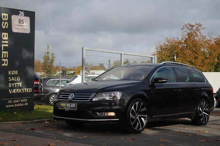 Sort VW Passat fra 2012 set udefra
