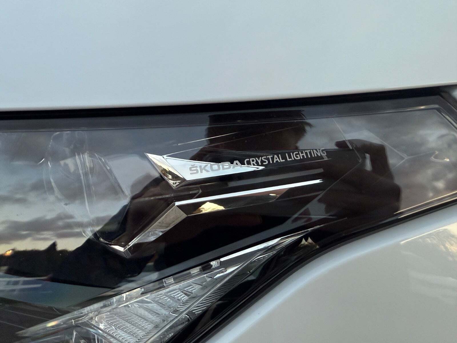 Hvid Skoda Enyaq fra 2022