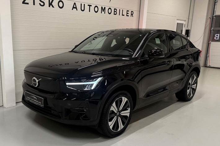 Sort Volvo C40 fra 2023 set udefra