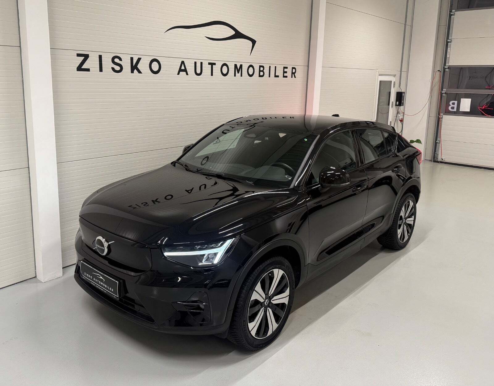 Sort Volvo C40 fra 2023