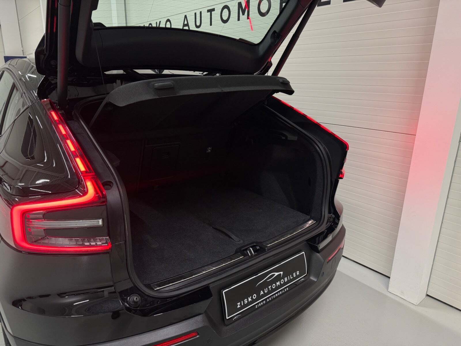 Sort Volvo C40 fra 2023