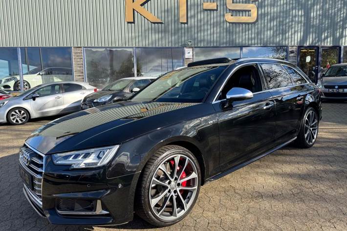 undefined Audi S4 fra 2017 set udefra