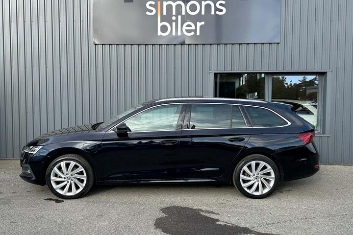 Sort Skoda Octavia fra 2020