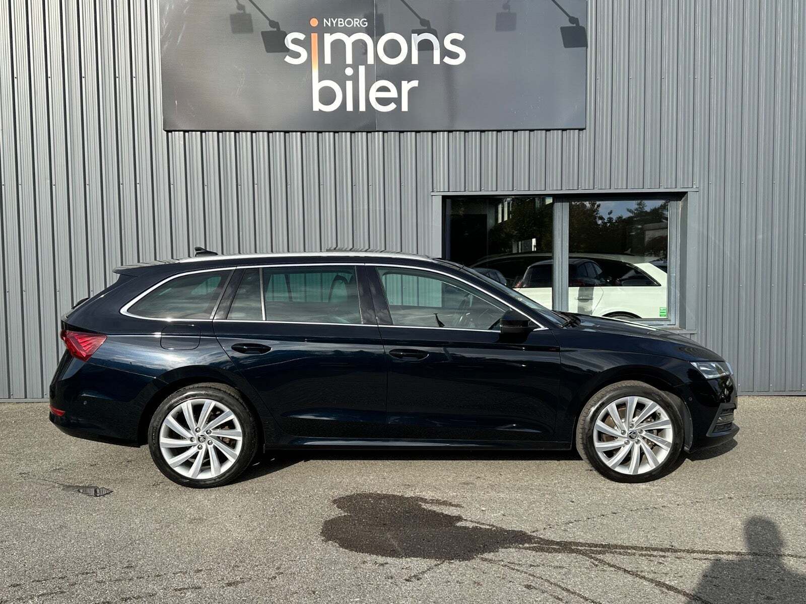 Sort Skoda Octavia fra 2020
