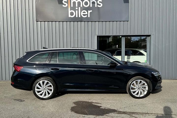 Sort Skoda Octavia fra 2020