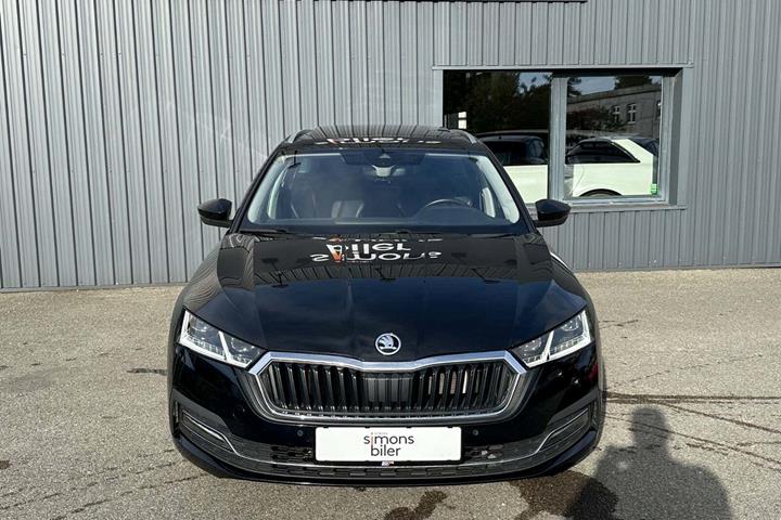 Sort Skoda Octavia fra 2020