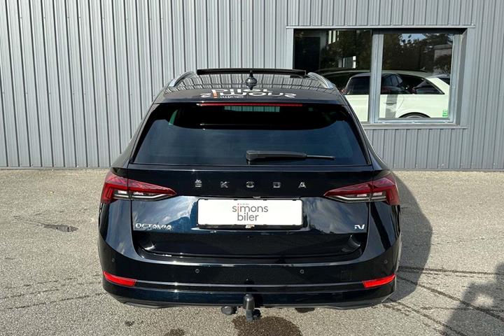 Sort Skoda Octavia fra 2020