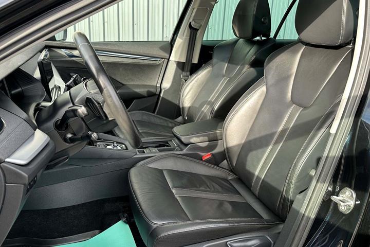 Sort Skoda Octavia fra 2020