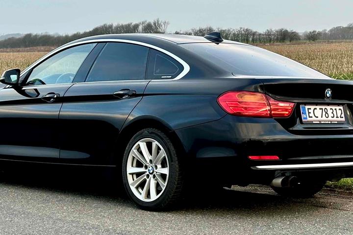 Sort BMW 4-serie fra 2015