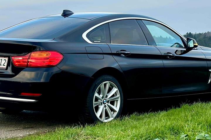 Sort BMW 4-serie fra 2015